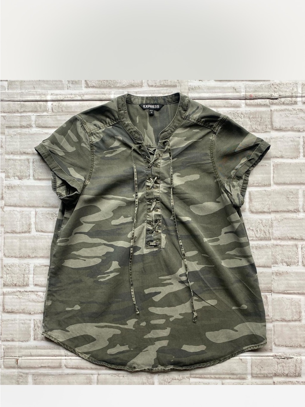 Express Women's Camo Lace-Up Short Sleeve Top - Olive